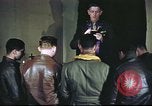 Standbild Kaplan mit B-17 Aircrew Mitglieder Vereinigtes Königreich, 1943, aus Sekunde 9 historischem Filmmaterial Videoclip 65675061393