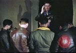 Standbild Kaplan mit B-17 Aircrew Mitglieder Vereinigtes Königreich, 1943, aus Sekunde 10 historischem Filmmaterial Videoclip 65675061393