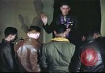 Standbild Kaplan mit B-17 Aircrew Mitglieder Vereinigtes Königreich, 1943, aus Sekunde 13 historischem Filmmaterial Videoclip 65675061393