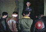 Standbild Kaplan mit B-17 Aircrew Mitglieder Vereinigtes Königreich, 1943, aus Sekunde 20 historischem Filmmaterial Videoclip 65675061393
