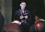 Standbild Kaplan mit B-17 Aircrew Mitglieder Vereinigtes Königreich, 1943, aus Sekunde 23 historischem Filmmaterial Videoclip 65675061393