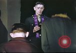 Standbild Kaplan mit B-17 Aircrew Mitglieder Vereinigtes Königreich, 1943, aus Sekunde 24 historischem Filmmaterial Videoclip 65675061393