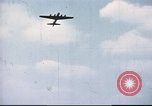 Standbild improvisierten Fahrzeug bei US Air Base in Großbritannien Vereinigtes Königreich, 1943, aus Sekunde 3 historischem Filmmaterial Videoclip 65675061398