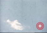 Standbild improvisierten Fahrzeug bei US Air Base in Großbritannien Vereinigtes Königreich, 1943, aus Sekunde 6 historischem Filmmaterial Videoclip 65675061398