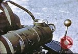 Standbild improvisierten Fahrzeug bei US Air Base in Großbritannien Vereinigtes Königreich, 1943, aus Sekunde 18 historischem Filmmaterial Videoclip 65675061398