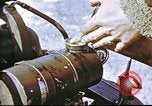 Standbild improvisierten Fahrzeug bei US Air Base in Großbritannien Vereinigtes Königreich, 1943, aus Sekunde 19 historischem Filmmaterial Videoclip 65675061398