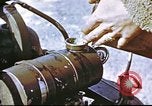 Standbild improvisierten Fahrzeug bei US Air Base in Großbritannien Vereinigtes Königreich, 1943, aus Sekunde 23 historischem Filmmaterial Videoclip 65675061398