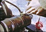 Standbild improvisierten Fahrzeug bei US Air Base in Großbritannien Vereinigtes Königreich, 1943, aus Sekunde 24 historischem Filmmaterial Videoclip 65675061398