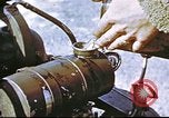 Standbild improvisierten Fahrzeug bei US Air Base in Großbritannien Vereinigtes Königreich, 1943, aus Sekunde 27 historischem Filmmaterial Videoclip 65675061398