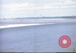 Standbild improvisierten Fahrzeug bei US Air Base in Großbritannien Vereinigtes Königreich, 1943, aus Sekunde 32 historischem Filmmaterial Videoclip 65675061398