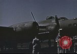 Image B-17 Flying Fortress bomber Royaume-Uni, 1943, de la seconde 41 séquences d'archives historiques vidéo 65675061401