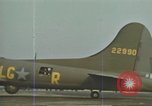 Immagine di B-17s taxi per il decollo Regno Unito, 1943, secondo 6 filmato di repertorio 65675061410