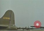 Immagine di B-17s taxi per il decollo Regno Unito, 1943, secondo 10 filmato di repertorio 65675061410