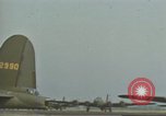 Immagine di B-17s taxi per il decollo Regno Unito, 1943, secondo 11 filmato di repertorio 65675061410