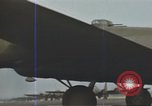 Immagine di B-17s taxi per il decollo Regno Unito, 1943, secondo 20 filmato di repertorio 65675061410
