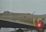 Immagine di B-17s taxi per il decollo Regno Unito, 1943, secondo 22 filmato di repertorio 65675061410