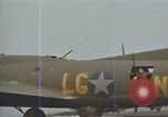 Immagine di B-17s taxi per il decollo Regno Unito, 1943, secondo 23 filmato di repertorio 65675061410