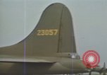 Immagine di B-17s taxi per il decollo Regno Unito, 1943, secondo 25 filmato di repertorio 65675061410