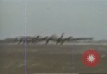 Immagine di B-17s taxi per il decollo Regno Unito, 1943, secondo 27 filmato di repertorio 65675061410