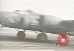 Immagine di B-17s taxi per il decollo Regno Unito, 1943, secondo 33 filmato di repertorio 65675061410