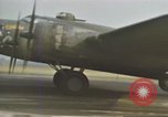 Immagine di B-17s taxi per il decollo Regno Unito, 1943, secondo 34 filmato di repertorio 65675061410