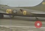 Immagine di B-17s taxi per il decollo Regno Unito, 1943, secondo 36 filmato di repertorio 65675061410