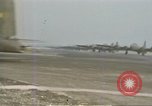 Immagine di B-17s taxi per il decollo Regno Unito, 1943, secondo 37 filmato di repertorio 65675061410