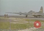 Immagine di B-17s taxi per il decollo Regno Unito, 1943, secondo 39 filmato di repertorio 65675061410