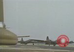 Immagine di B-17s taxi per il decollo Regno Unito, 1943, secondo 48 filmato di repertorio 65675061410