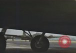 Immagine di B-17s taxi per il decollo Regno Unito, 1943, secondo 51 filmato di repertorio 65675061410