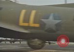 Immagine di B-17s taxi per il decollo Regno Unito, 1943, secondo 52 filmato di repertorio 65675061410
