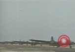 Immagine di B-17s taxi per il decollo Regno Unito, 1943, secondo 55 filmato di repertorio 65675061410