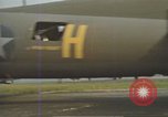 Immagine di B-17s taxi per il decollo Regno Unito, 1943, secondo 60 filmato di repertorio 65675061410