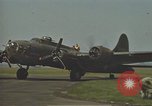 Immagine di B-17 Flying Fortress bombardieri Inghilterra, 1943, secondo 3 filmato di repertorio 65675061411