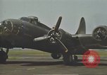 Immagine di B-17 Flying Fortress bombardieri Inghilterra, 1943, secondo 8 filmato di repertorio 65675061411