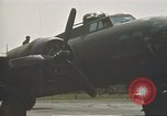Immagine di B-17 Flying Fortress bombardieri Inghilterra, 1943, secondo 26 filmato di repertorio 65675061411