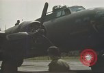 Immagine di B-17 Flying Fortress bombardieri Inghilterra, 1943, secondo 27 filmato di repertorio 65675061411