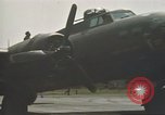 Immagine di B-17 Flying Fortress bombardieri Inghilterra, 1943, secondo 30 filmato di repertorio 65675061411
