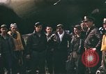 Immagine di B-17 Flying Fortress bomber equipaggio Regno Unito, 1943, secondo 4 filmato di repertorio 65675061414