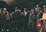 Immagine di B-17 Flying Fortress bomber equipaggio Regno Unito, 1943, secondo 14 filmato di repertorio 65675061414