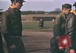 Immagine di B-17 Flying Fortress bomber equipaggio Regno Unito, 1943, secondo 23 filmato di repertorio 65675061414