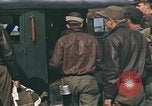 Immagine di B-17 Flying Fortress bomber equipaggio Regno Unito, 1943, secondo 32 filmato di repertorio 65675061414