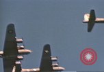 Standbild B-17 Flying Fortress Bomber Europa, 1943, aus Sekunde 12 historischem Filmmaterial Videoclip 65675061415