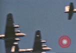 Standbild B-17 Flying Fortress Bomber Europa, 1943, aus Sekunde 15 historischem Filmmaterial Videoclip 65675061415