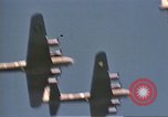 Standbild B-17 Flying Fortress Bomber Europa, 1943, aus Sekunde 16 historischem Filmmaterial Videoclip 65675061415