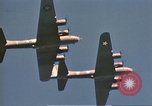 Standbild B-17 Flying Fortress Bomber Europa, 1943, aus Sekunde 17 historischem Filmmaterial Videoclip 65675061415
