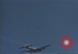 Standbild B-17 Flying Fortress Bomber Europa, 1943, aus Sekunde 25 historischem Filmmaterial Videoclip 65675061415