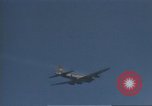 Standbild B-17 Flying Fortress Bomber Europa, 1943, aus Sekunde 28 historischem Filmmaterial Videoclip 65675061415