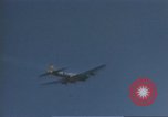 Standbild B-17 Flying Fortress Bomber Europa, 1943, aus Sekunde 29 historischem Filmmaterial Videoclip 65675061415