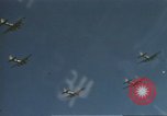 Standbild B-17 Flying Fortress Bomber Europa, 1943, aus Sekunde 44 historischem Filmmaterial Videoclip 65675061415